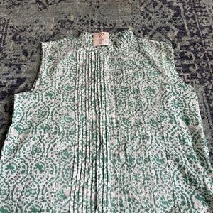 Preppy NWT All Over Print Floral 100% Cotton XL Pleated Front Ruffled Collar Top